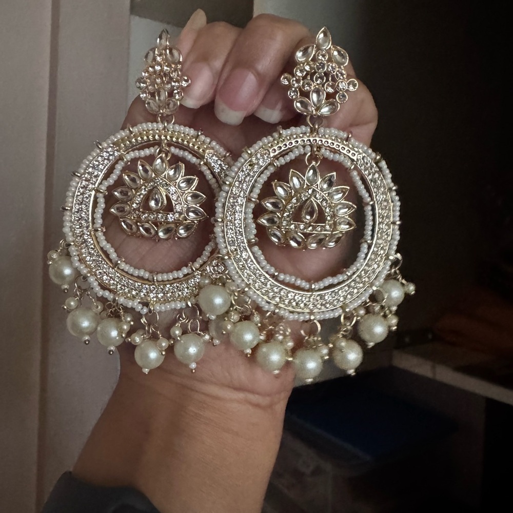 Elegant Gold and Pearl Earrings